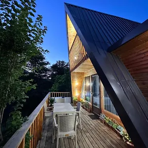 Thoma's Hut-თომას ქოხი مكان تخييم باتومي